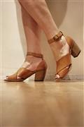 Gru Close Light Brown Leather