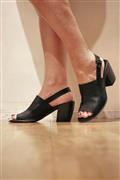 Gru Open Black Leather