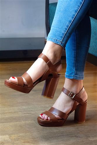 Sandal Plateau Brown Leather