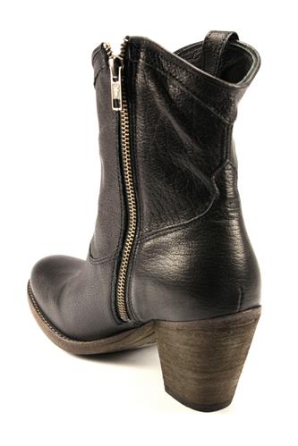 Taylor Short Black