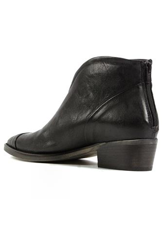Perform Black Rodeo Leather