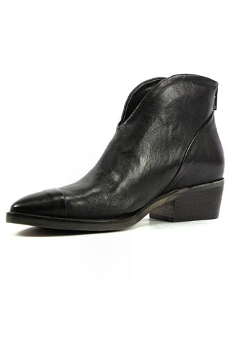 Perform Black Rodeo Leather